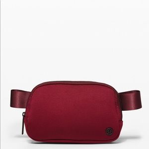 Lululemon Everywhere Belt Bag 
1L